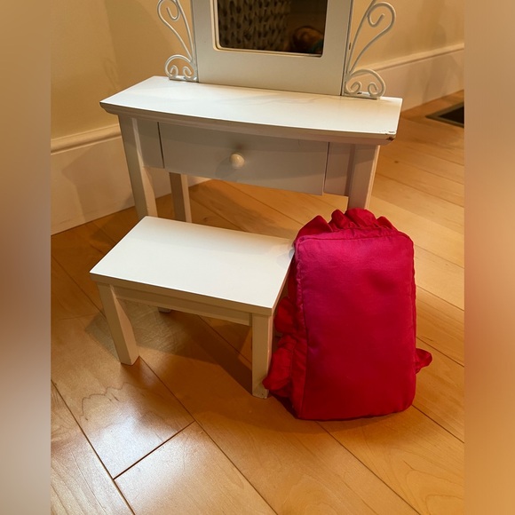 Doll Vanity - Picture 2 of 4